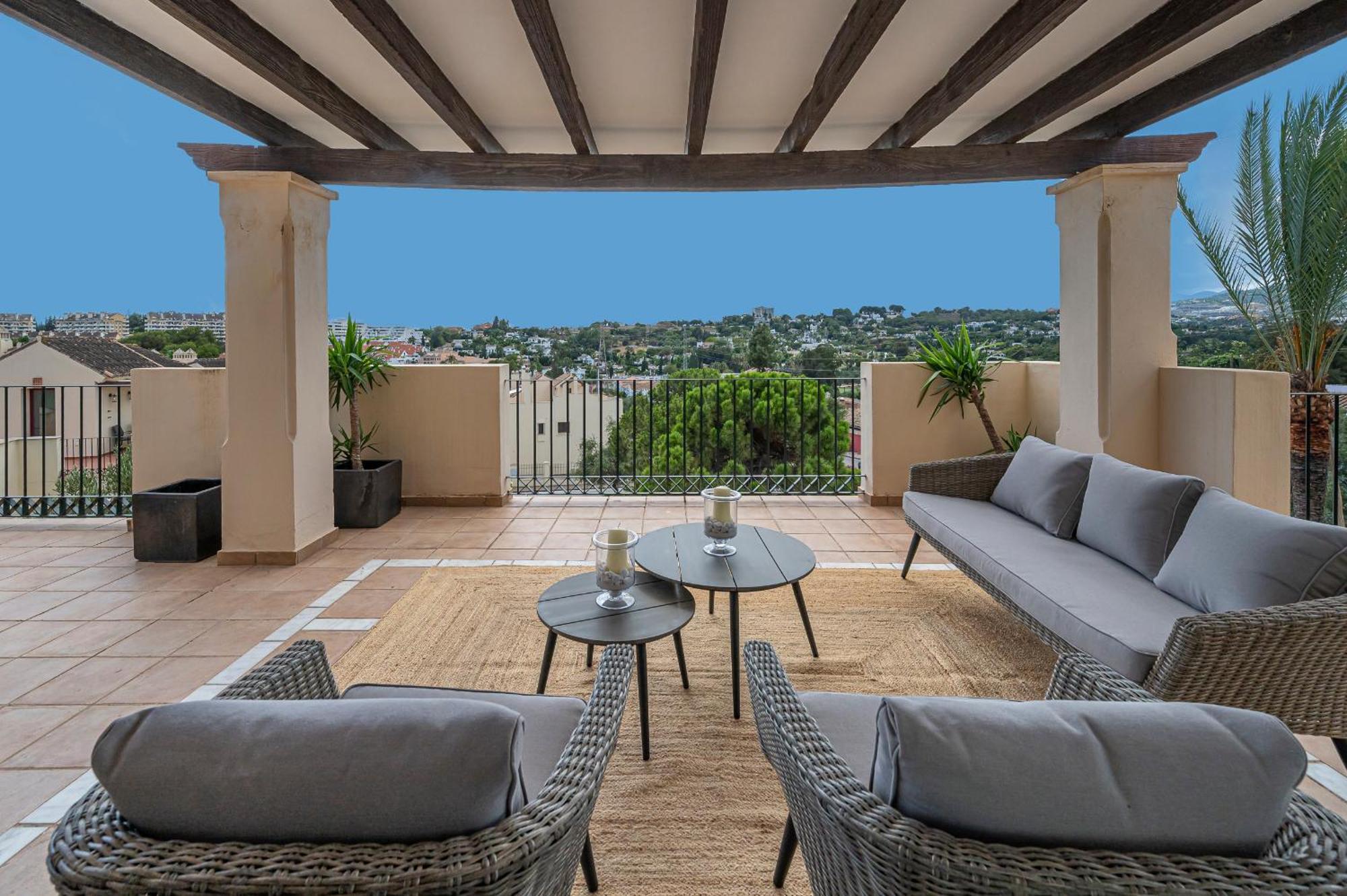 Nueva Andalucia Penthouse Leilighet